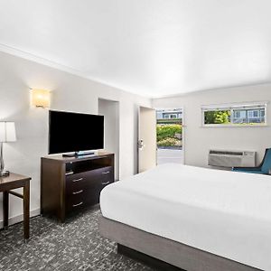 Family King Suite Two Queen Beds Non-Smoking